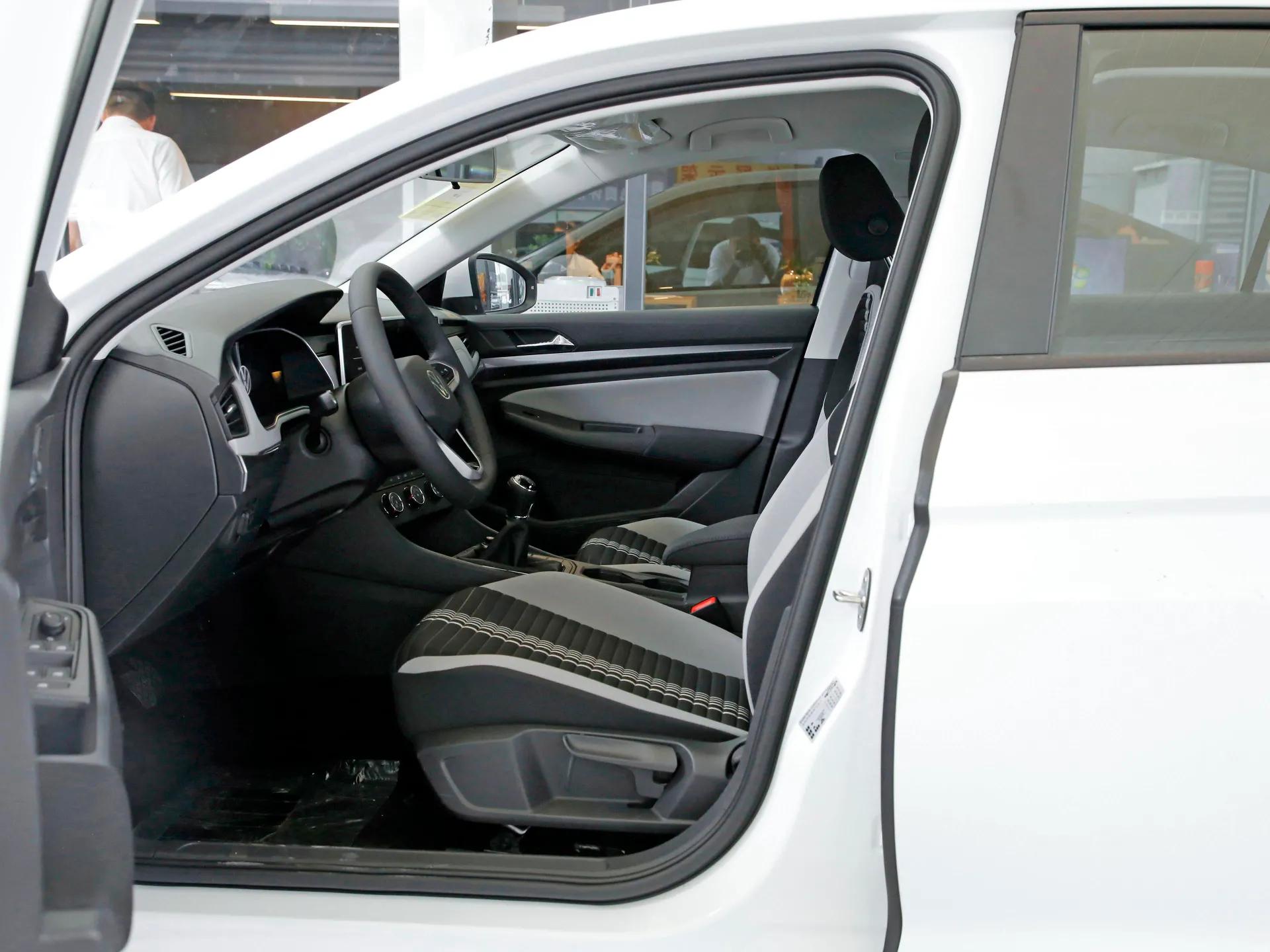 大众宝来200tsi手动畅行版价格,宝来2023款1.5自动畅行版落地价