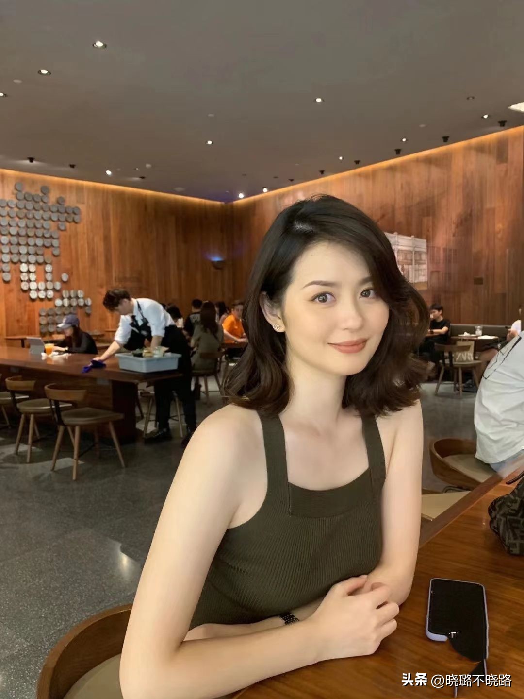 方脸圆脸适合直发还是卷发,大脸方脸适合什么短发型减龄洋气