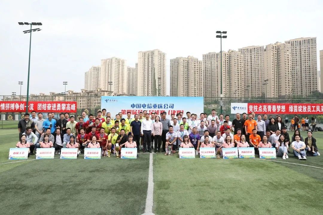 驰骋绿茵足够精彩三年级手抄报,驰骋绿茵无悔青春