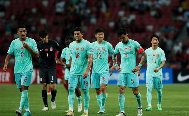 黑人为进国足讲肉麻话！足协落网之鱼仍留任，宋凯却宣布耻辱新政