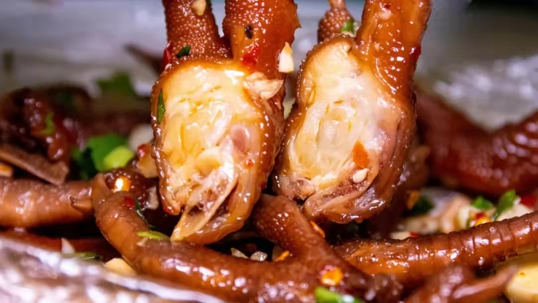曾被骂不卫生的卤味，如今却价值千亿！卤味是如何征服食客的？