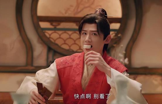 白敬亭穿白色背心抱宋轶,白敬亭宋轶穿同款衣服秀恩爱