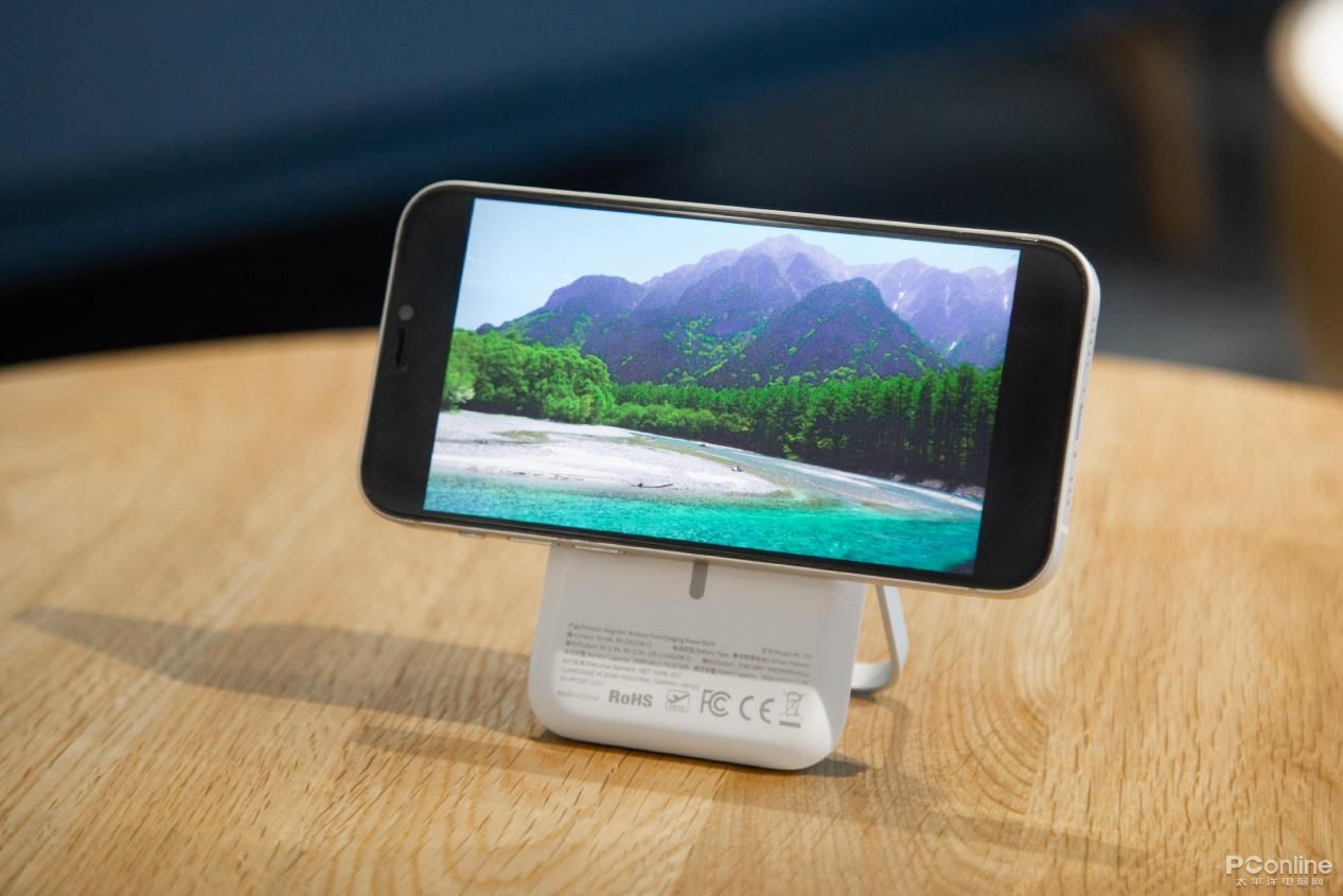 苹果透明探索版无线充电宝评测,网易无线充电宝vs麦多多