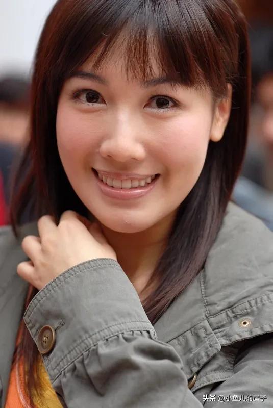 她是唯一五甲不入最上镜小姐,家道中落成TVB配角,为纪念奶奶改名