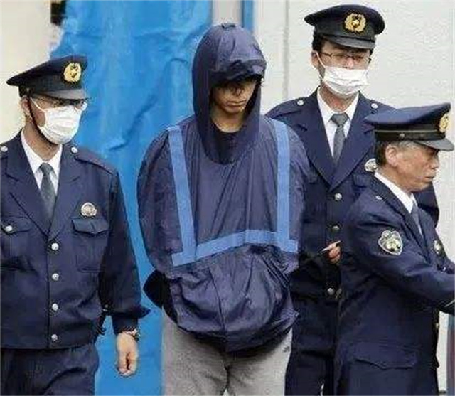 日本最帅罪犯逃亡两年三次整容,日本最帅通缉犯