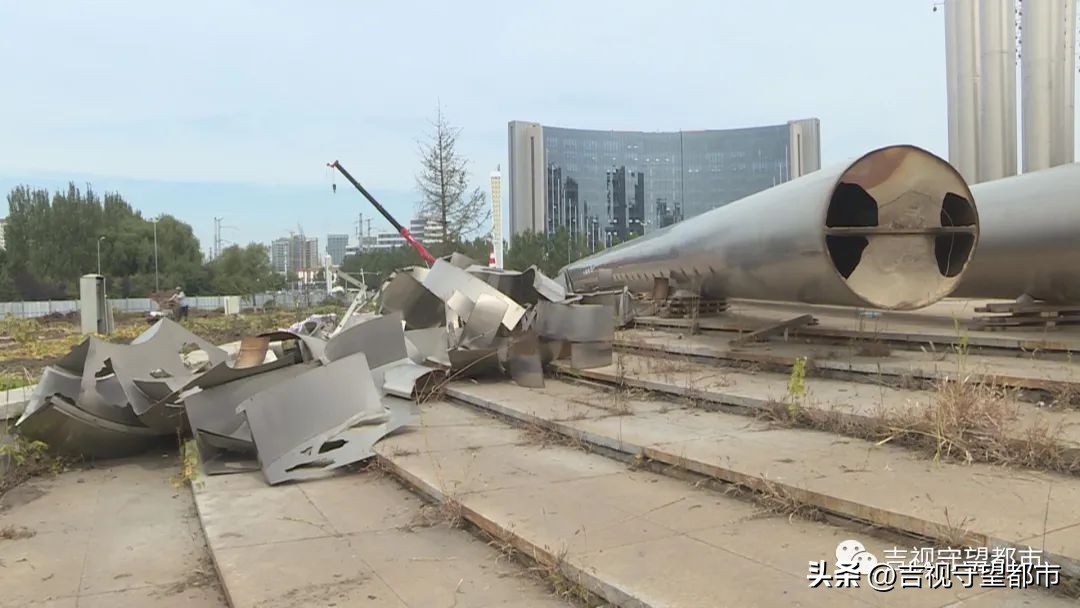 世纪广场21根巨柱被拆除,世纪广场21根柱子被拆除