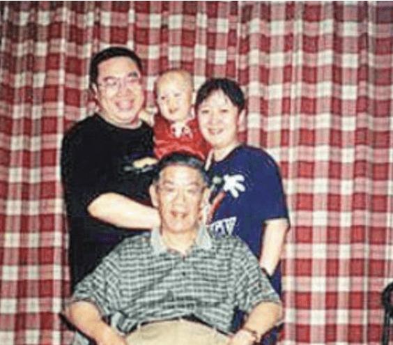 英如镝妈妈梁欢和宋丹丹,梁欢的老公是谁