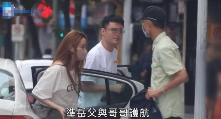 欧阳妮妮张书豪明年结婚？看成了林书豪结婚？欧阳妮妮泳装美照？