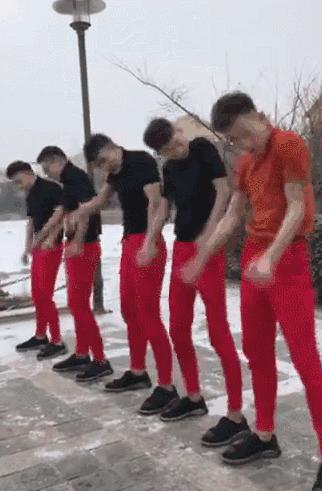 牌牌琦现状在哪,牌牌琦站在库里南上的照片