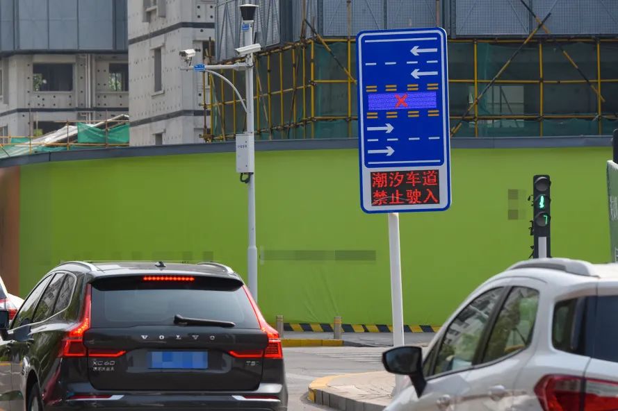 全市首条智能潮汐车道试运行,天津首条智能潮汐车道试运行