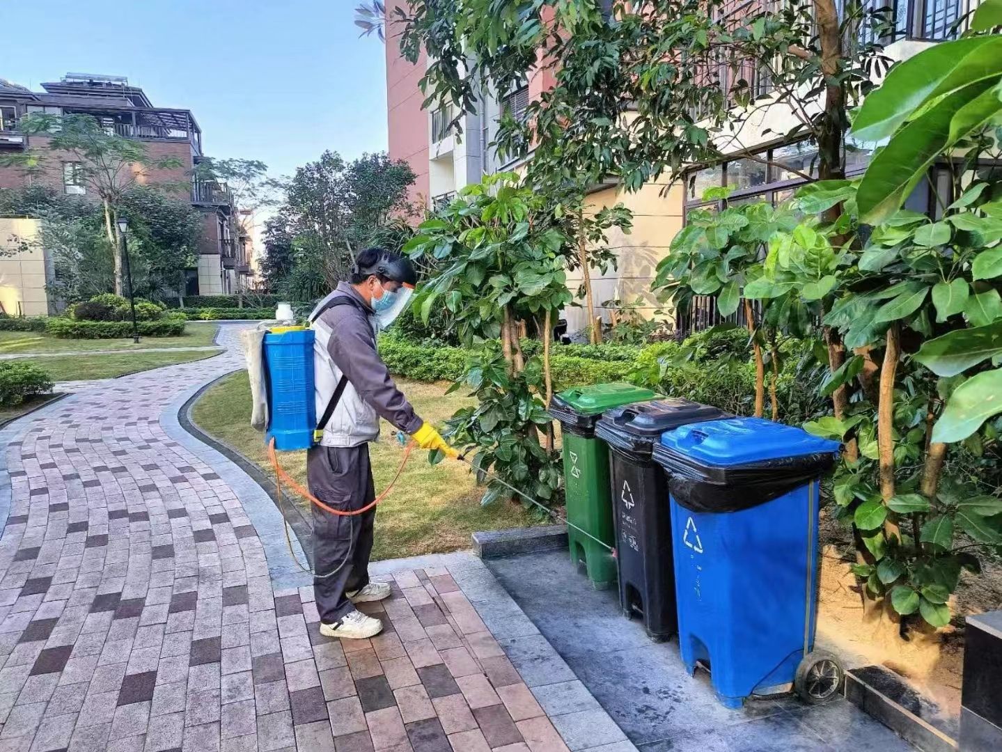 社区共享药箱传递温暖 (深圳多个社区设共享药箱)