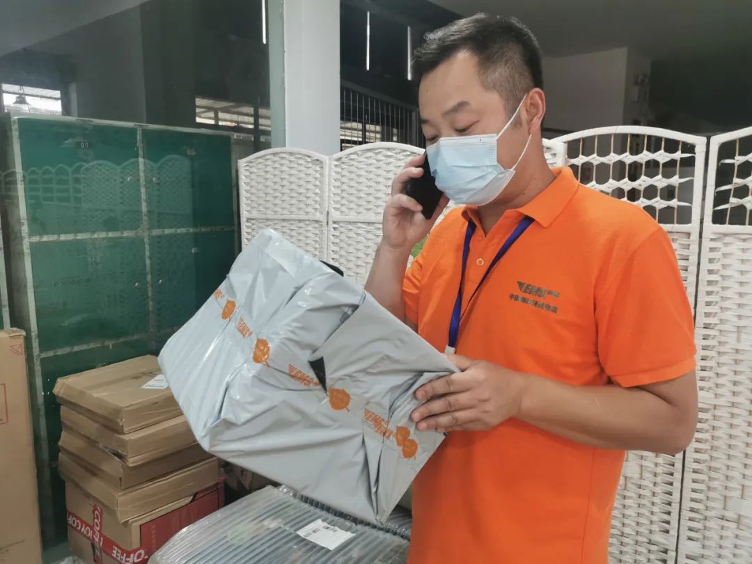 @成都封控区小伙伴们，急需邮件邮递小哥送来了