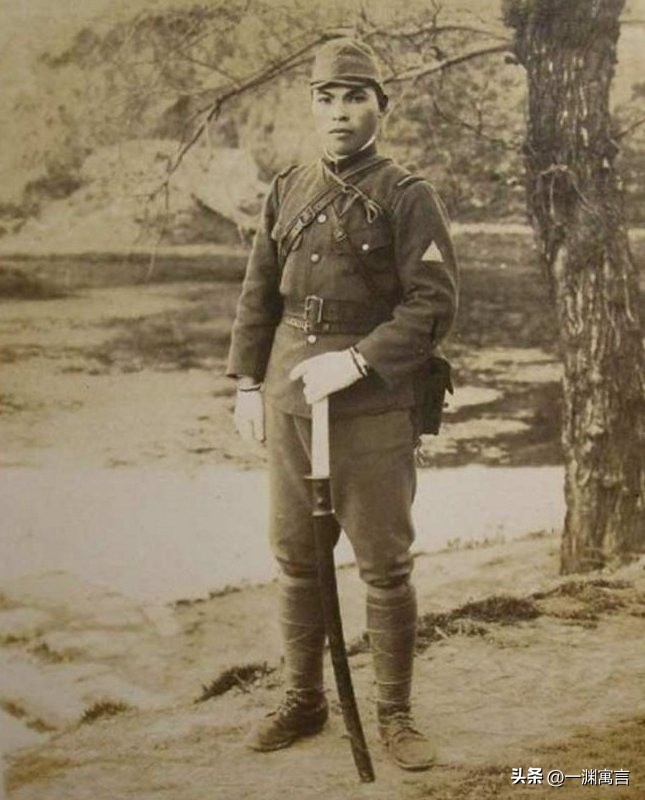 日军侵华留下遗物老照片,侵华日军发糖