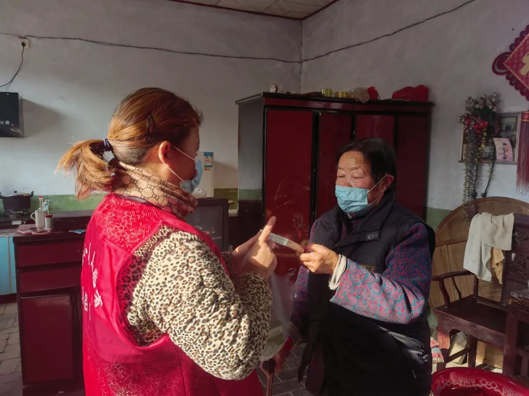 角峪镇开展“*安泰**小美·先锋代”药品代购配送“一对一”志愿服务