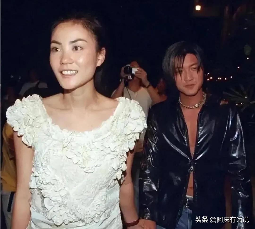 离了两次婚的王菲最终情归谢霆锋，54岁的她终于获得最初的幸福。