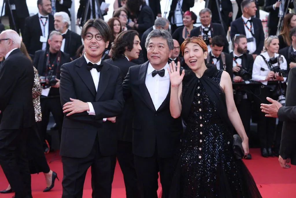 戛纳红毯范冰冰艳压群芳,范冰冰再次惊艳戛纳红毯