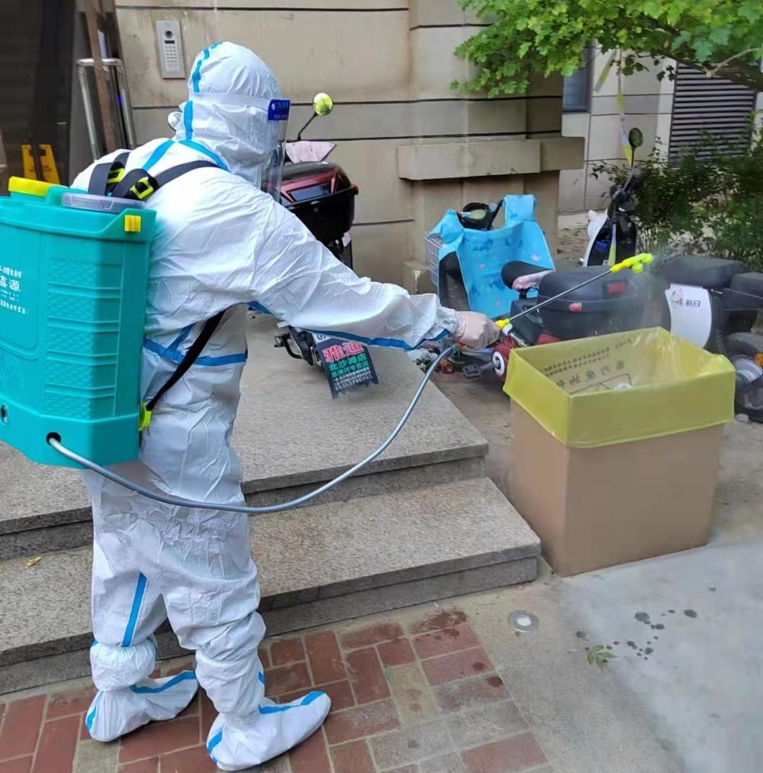 东升镇封管控小区里，暖心一幕幕——