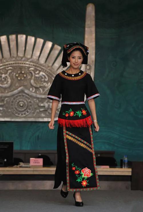 五十六个民族服饰视频,五十六个民族服饰完整版