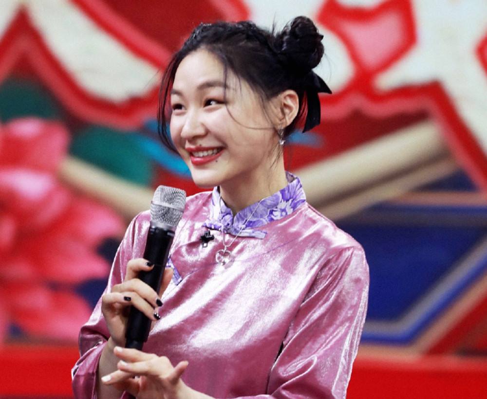 国民女明星招全能助理，月薪3300，男顶流让女助理手洗内衣