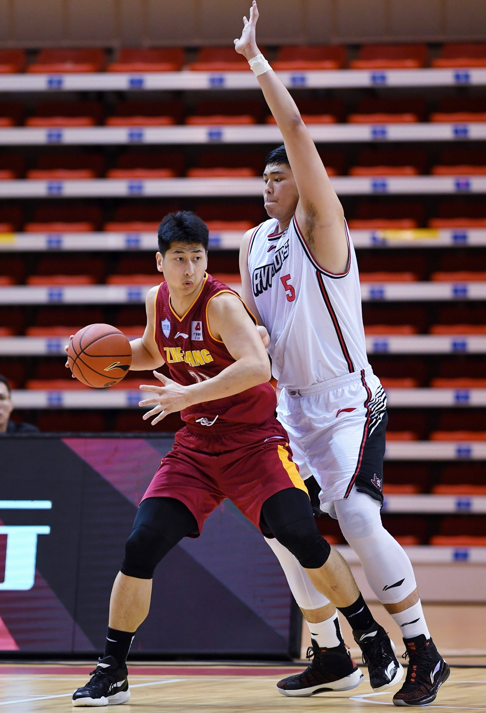 cba球员18岁小将身高2.18米,2米17高中锋加盟cba