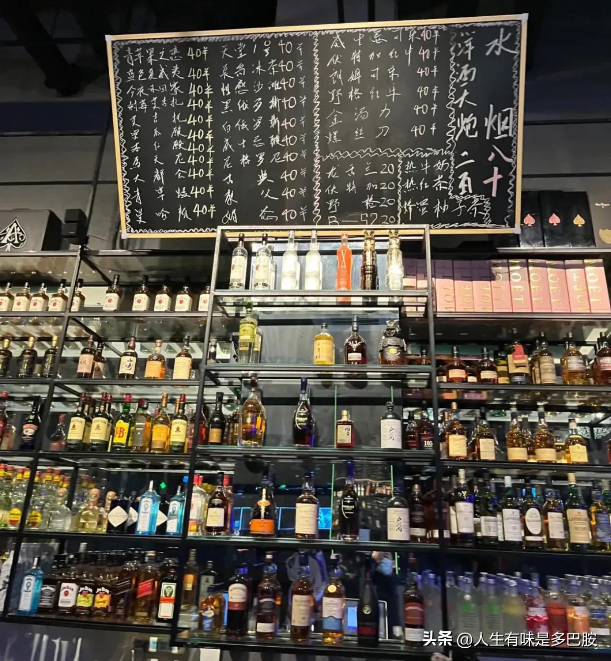 新手去酒吧如何跟女孩互动,如何在酒馆里被人搭讪