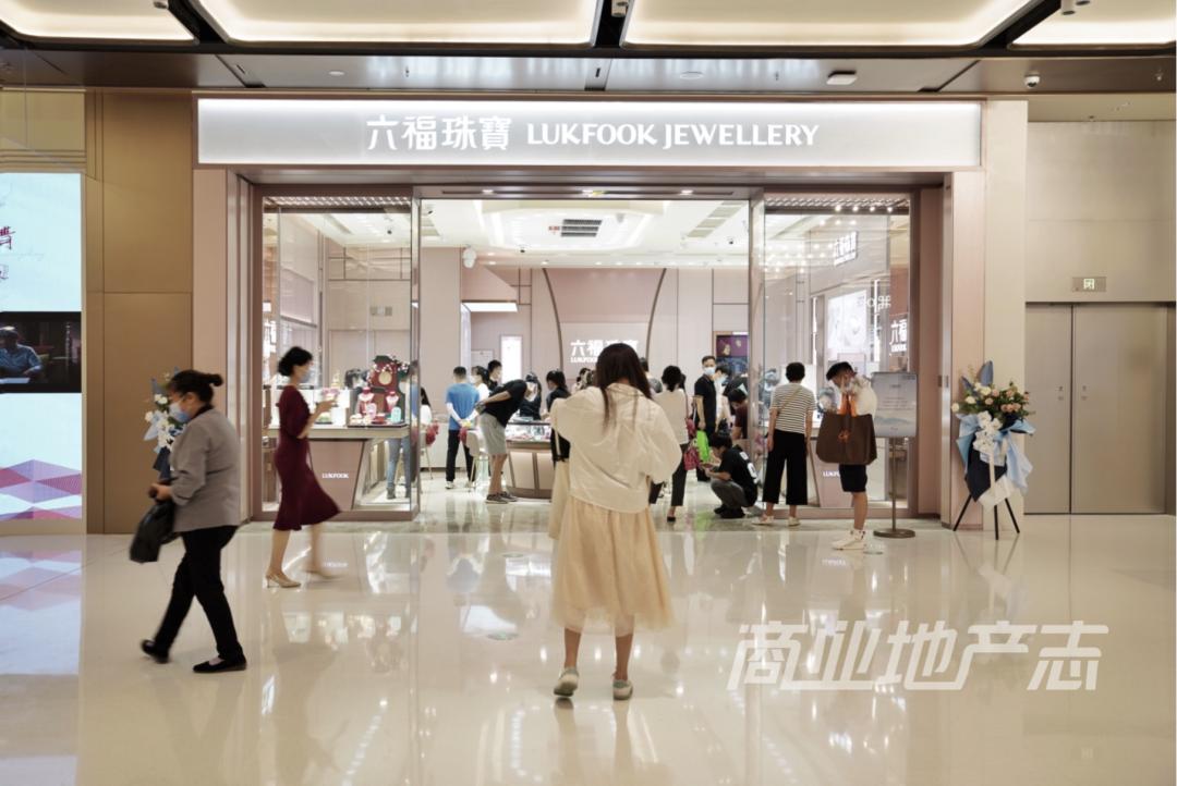 为了提升观察海口万象城的本地化视角,我在海口住了一整周