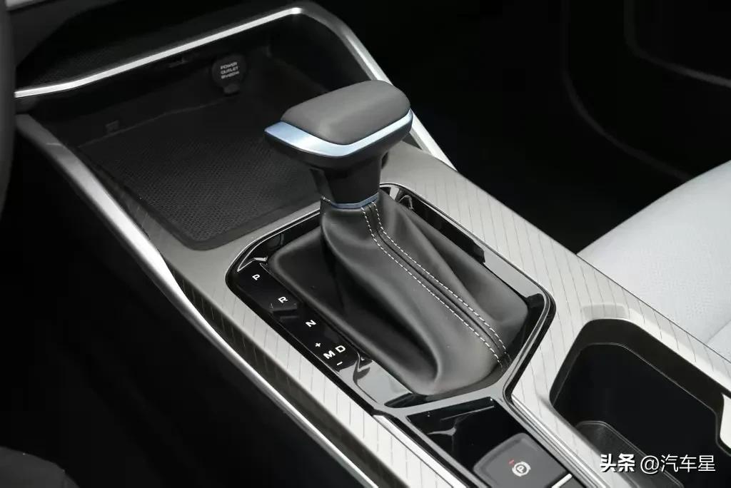 预算10万的家用轿车！2023款吉利帝豪1.5L+127马力！值得入手吗？