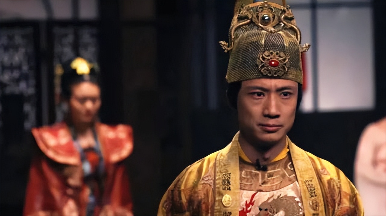 李成梁炫耀脚底有7颗黑痣，贵不可言，小妾：野猪皮脚底有7颗红痣