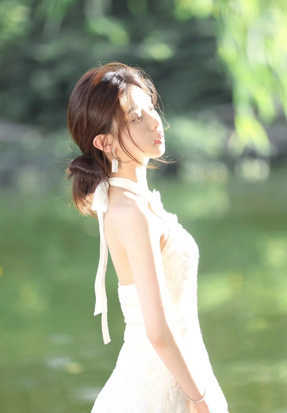 拍照显脸小4个小妙招,教你拍照显瘦显脸小的方法