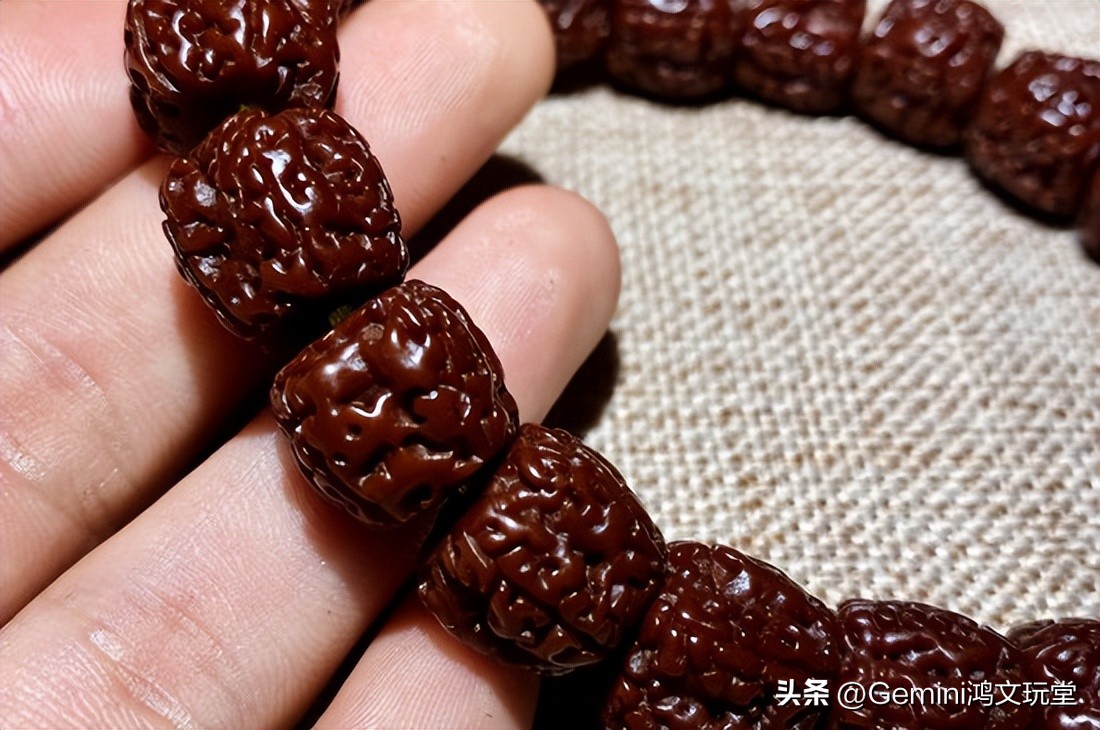 盘黑了的金刚菩提,金刚盘黑了可以用水洗吗