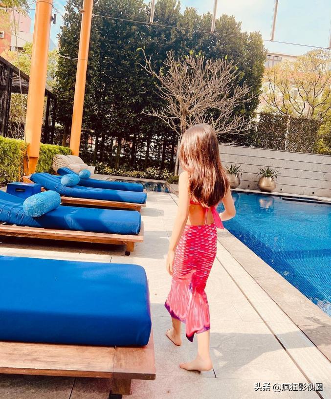 昆凌海边秀身材,昆凌晒扎马尾照片