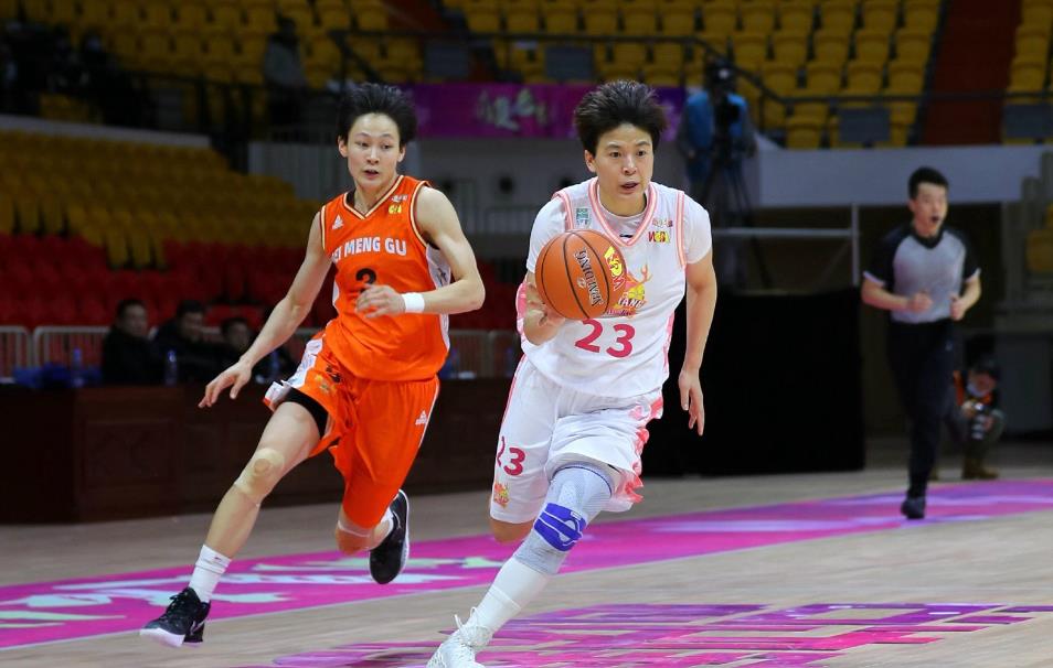 降级、输球、核心离队，*疆新**4支职业球队的2021年