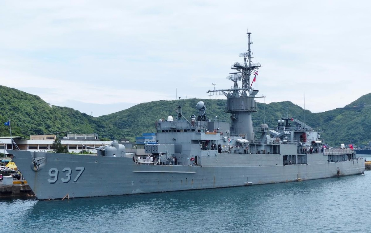 中美会谈之前售台*器武**，可见美国无一丝诚意！那以后还谈个臭氧？