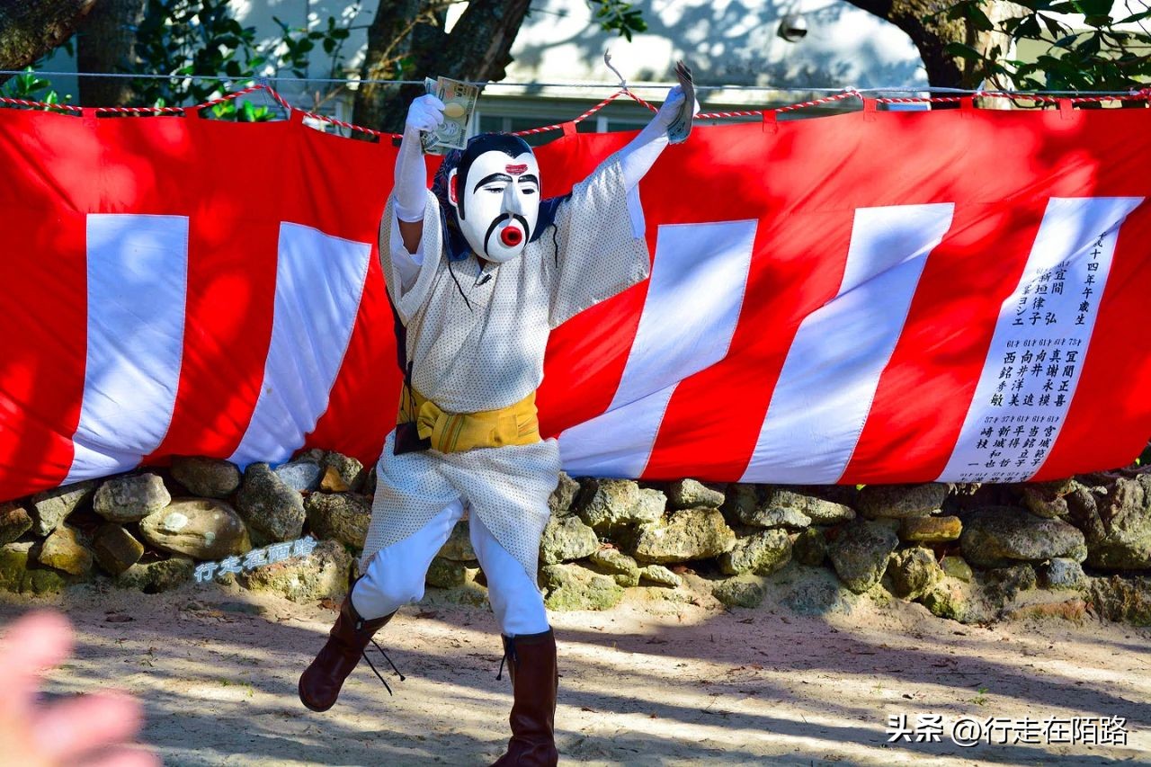 琉球竹富岛：红瓦屋顶石狮镇宅，小葱豆腐长命百岁