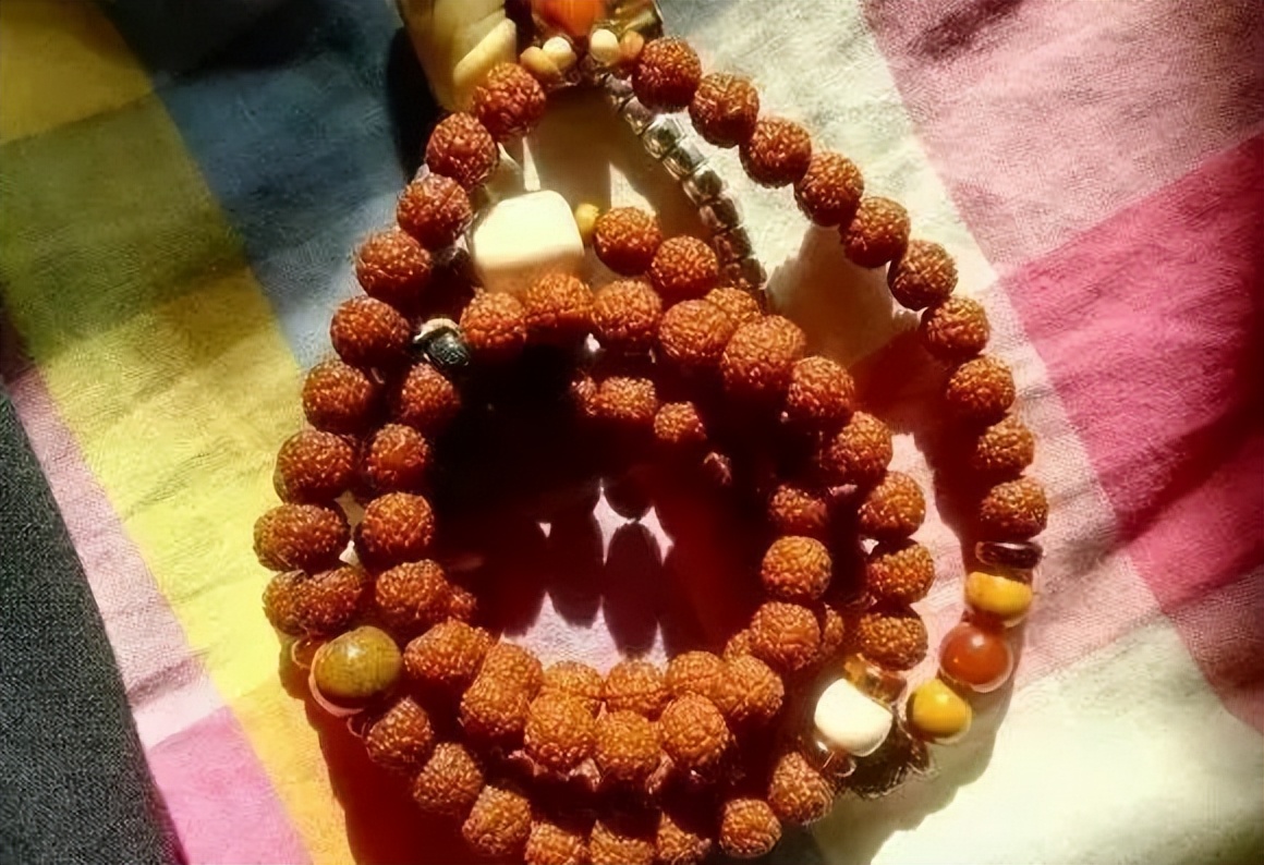 酸枣核手串108怎么盘红,琥珀木手串多长时间能盘红