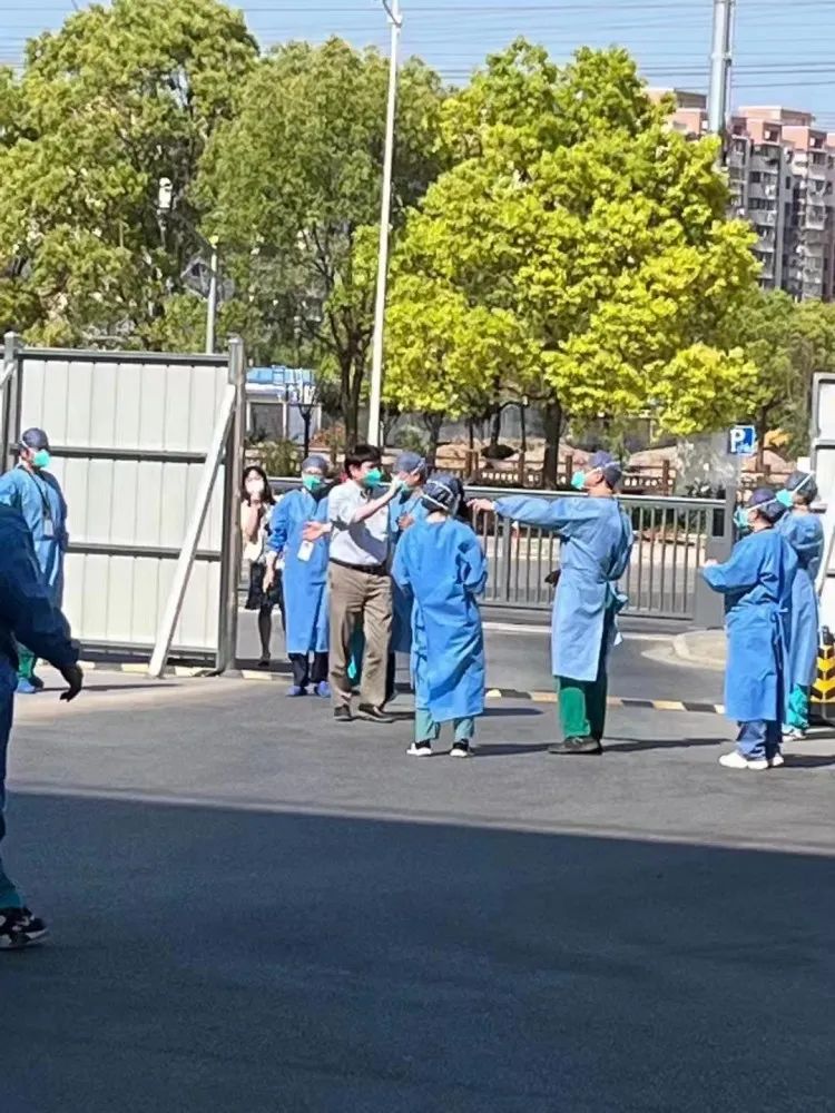 张文宏医生说口罩还要戴多久,张文宏医生谈口罩的防御作用