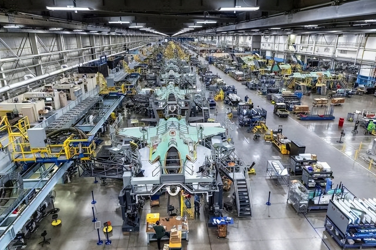 50架f35空中悬停,50架f35