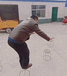 女生在公共场合故意让你难堪,现在的女生一点自知之明都没有