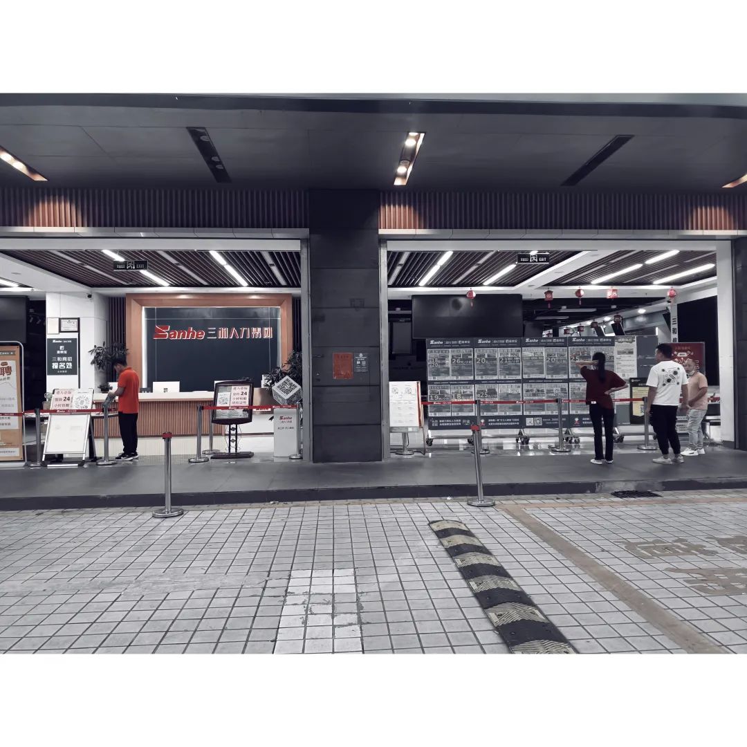 三和青年调查实录：龙华汽车站，这里是深圳最特殊的地方