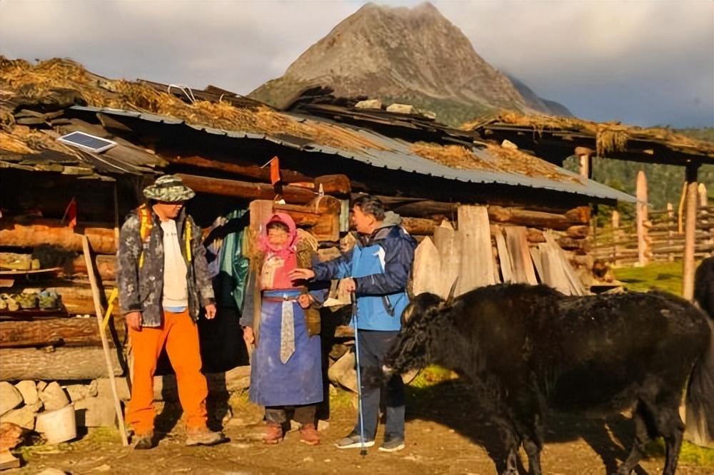 八年的乡村振兴之路,脱贫攻坚与乡村振兴有机衔接ppt