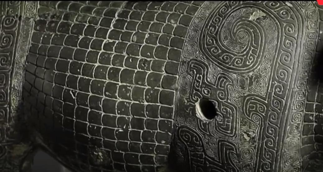 父子挖地基挖出一头猪,湖南父子盖房子挖出一只金猪