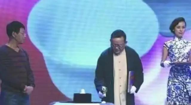 王刚砸破两亿国宝,王刚曾失手砸碎2亿古董是哪一期