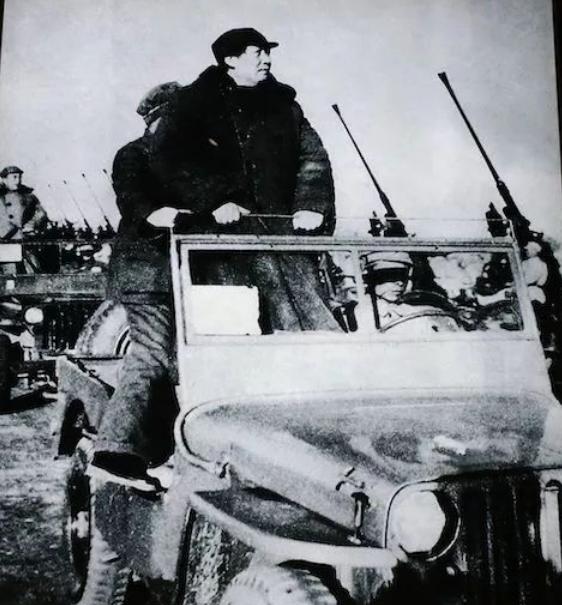 新中国成立前，*剑英叶**邀请中央入驻中南海，毛*东泽**拒绝：不做皇帝