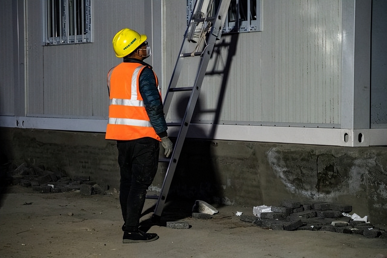 农民工买车买房真的很有钱吗,公务员和农民工哪个容易买房