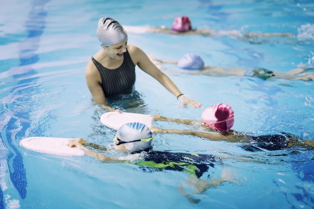 导游转行卖保险年入60万,导游不带团有工资吗