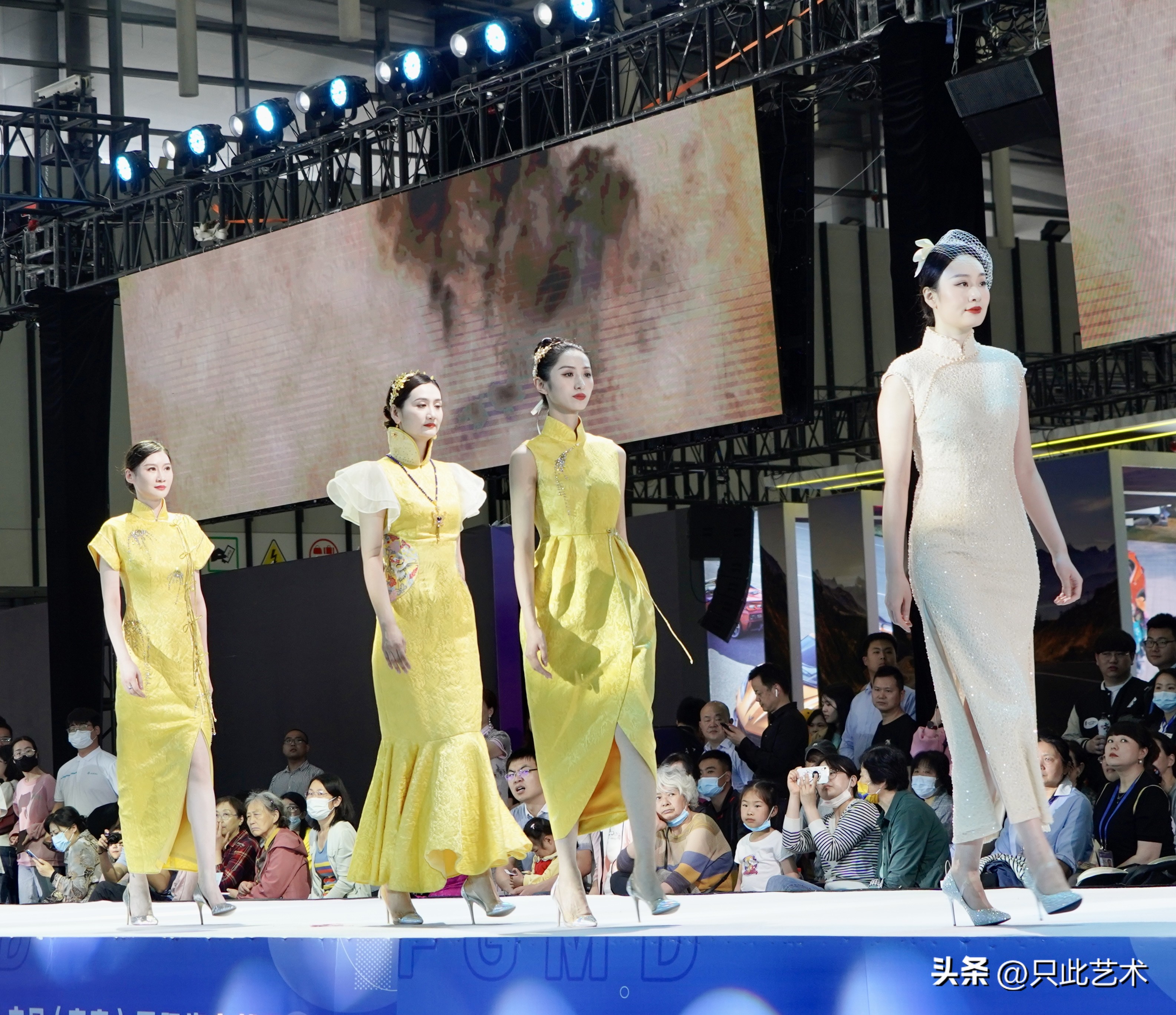 旗袍高贵优雅不过时,岁月容易催人老