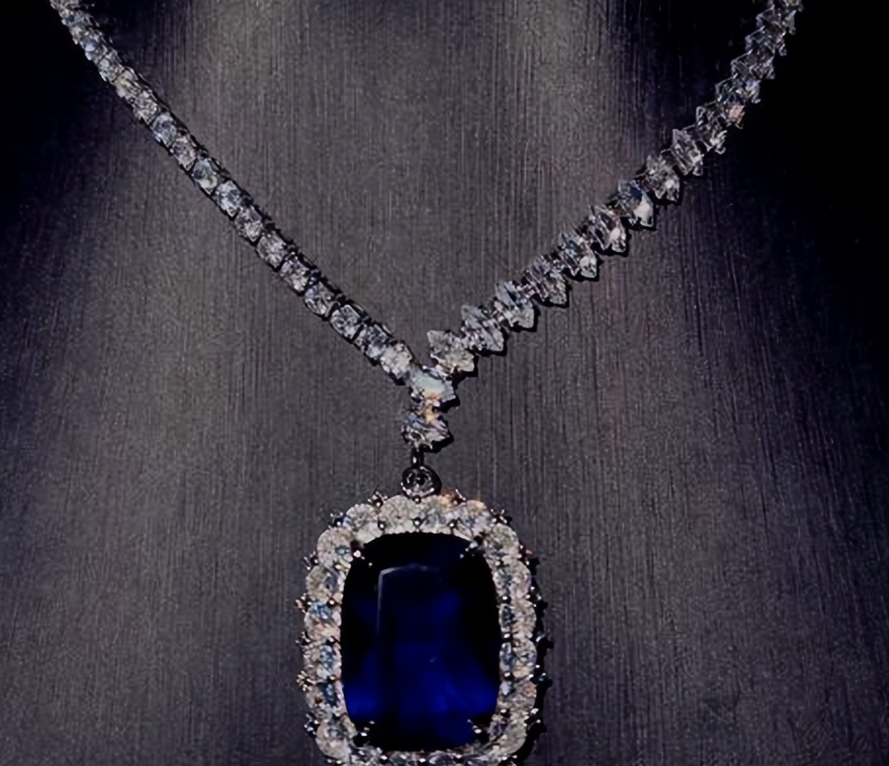 奢侈品入门项链怎么选,钻石项链比较