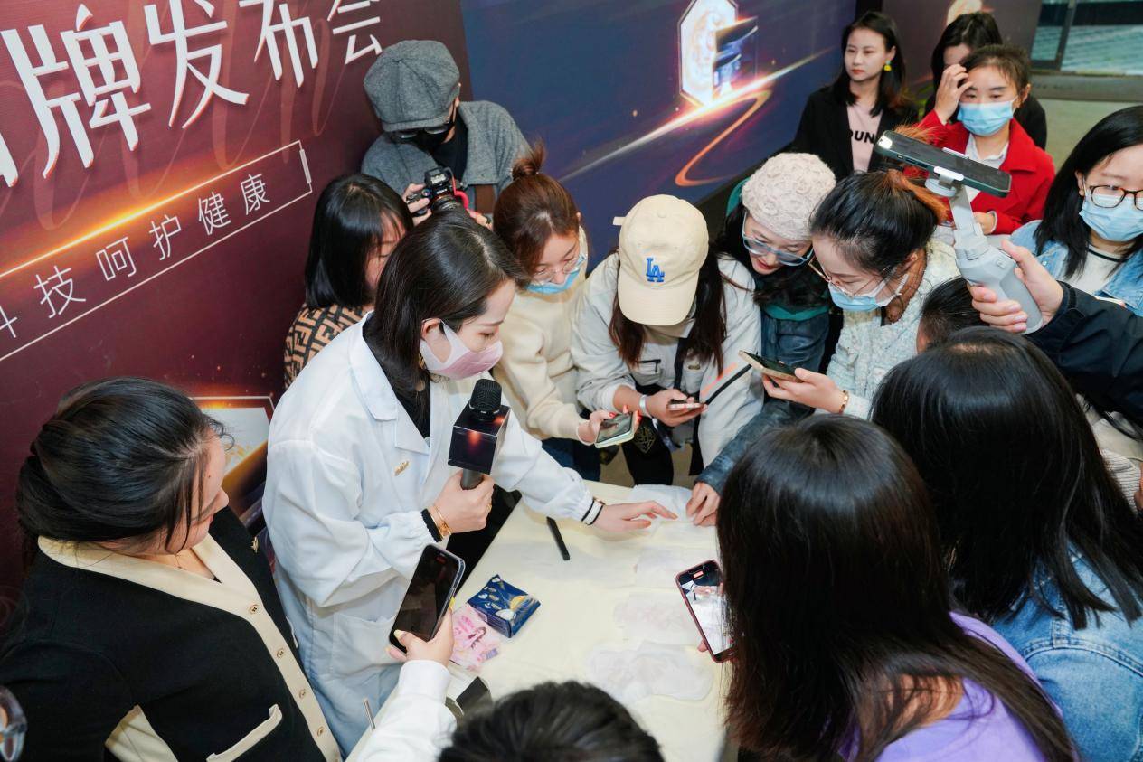 微丝可可亲肤绵柔纸巾,新型高端卫生巾