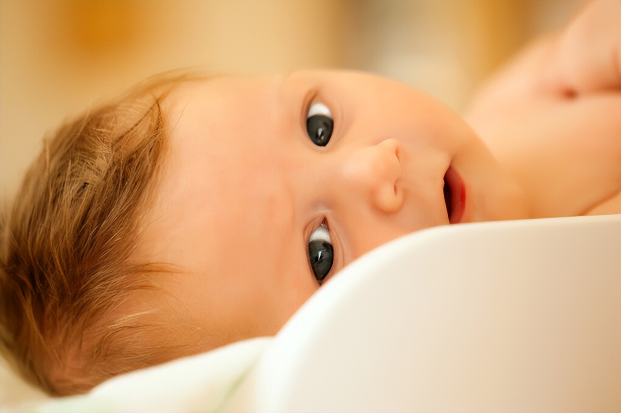 头上有两个旋智商高吗,孩子头上旋的个数暗示孩子智商