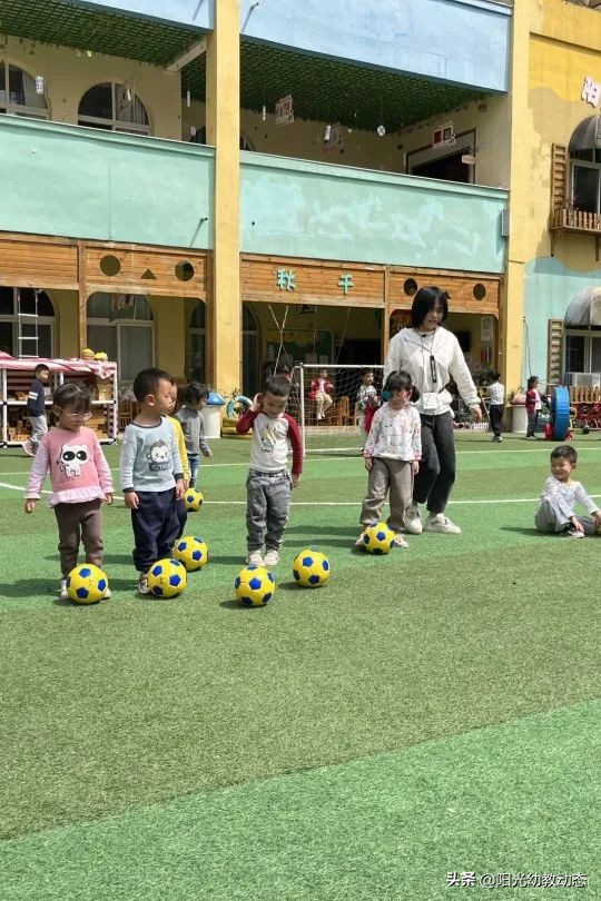 岳池县小学足球比赛,足球大比拼幼儿园游戏